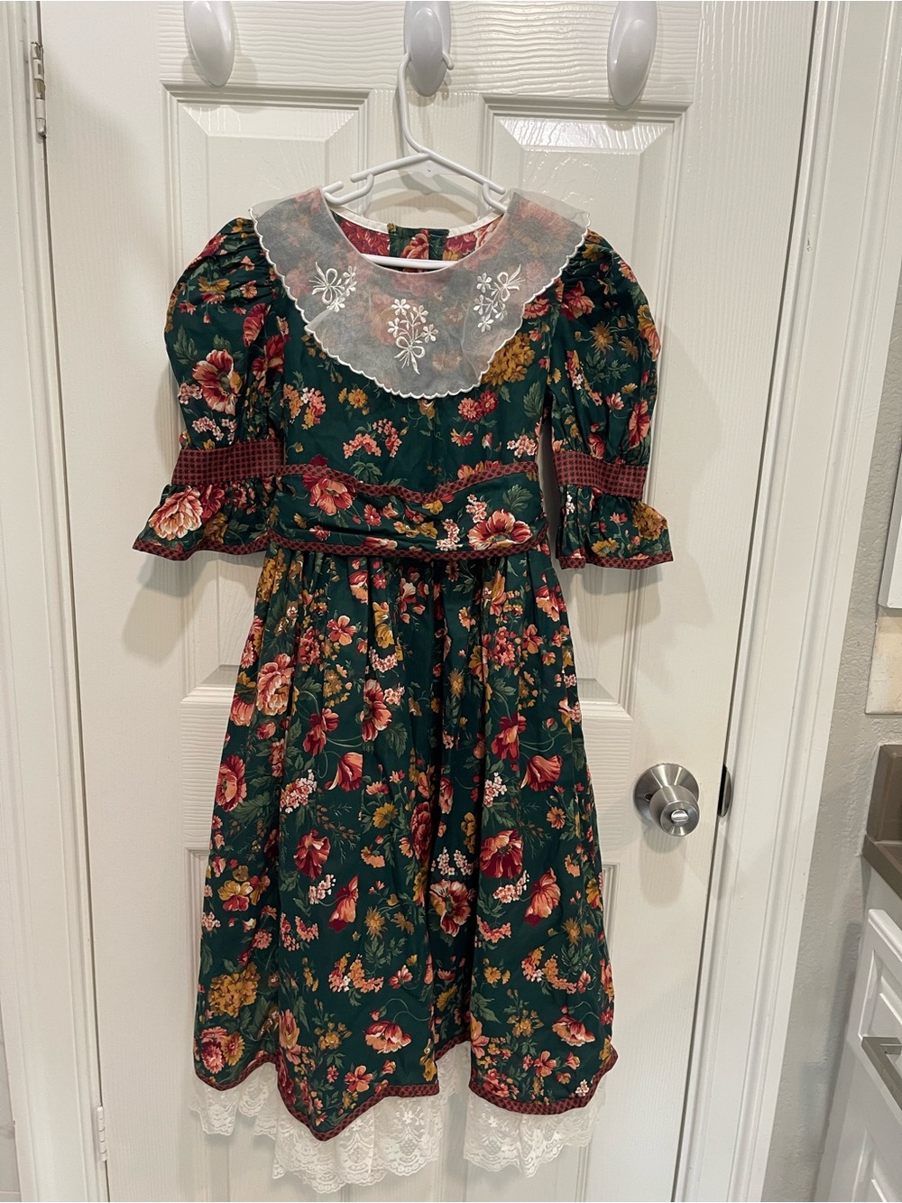 Vintage Girls Green Floral Dress with Lace Collar